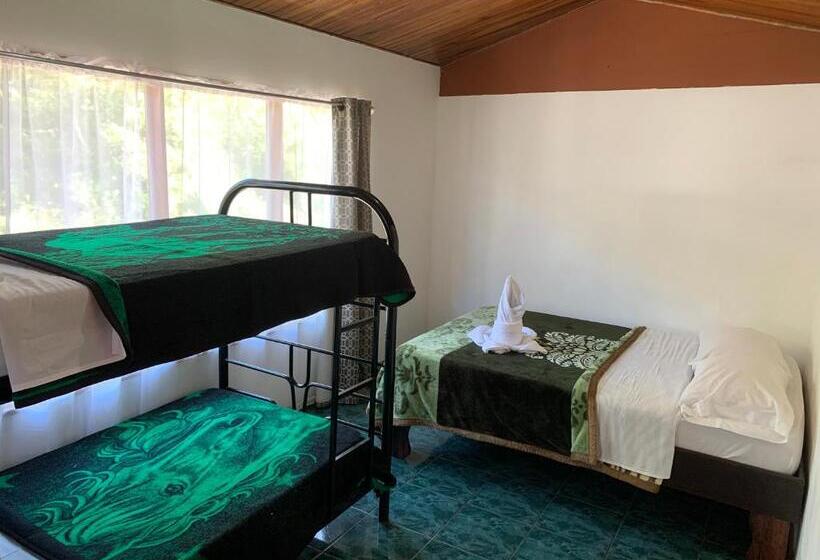 اتاق استاندارد با سرویس بهداشتی مشترک, Cabinas Vista Al Golffo