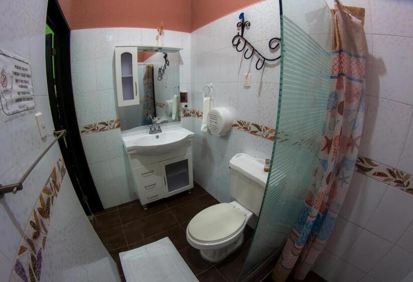 اتاق ساده سه‌ نفره, Hostal Casa De Grethel
