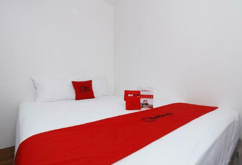 Номер Economy, Reddoorz Plus Near Plaza Indonesia