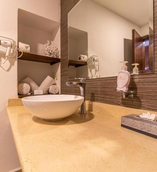 Deluxe Suite Sea View, The Paramar Beachfront Boutique Hotel With Breakfast Included   Downtown Malecon