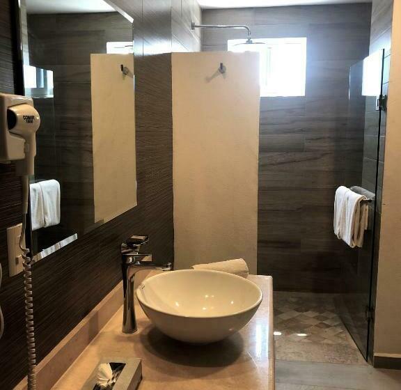 Suite med udsigt over byen, The Paramar Beachfront Boutique Hotel With Breakfast Included   Downtown Malecon