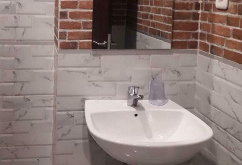 Номер Deluxe, Reddoorz Plus @ Doorman Guest House