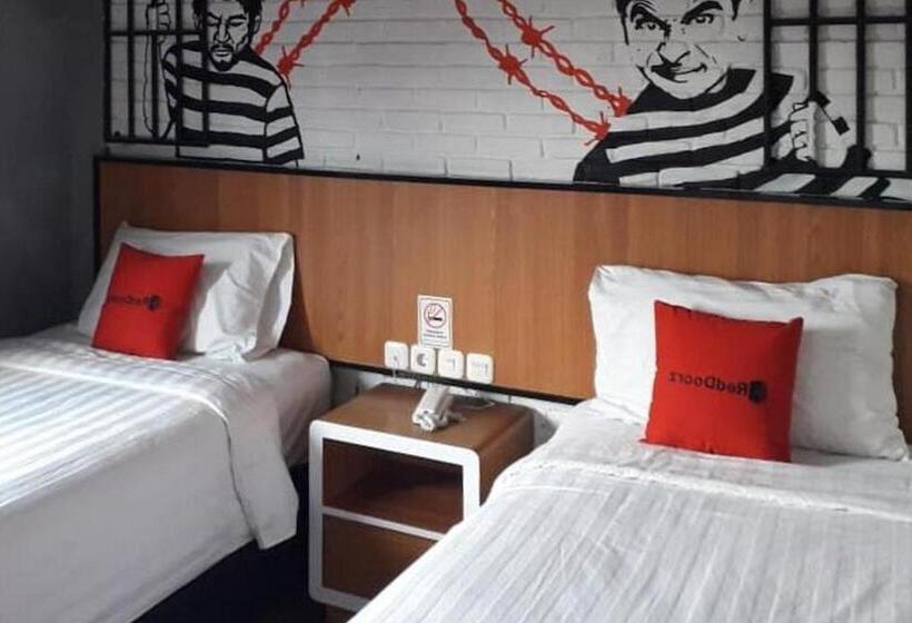 Номер Deluxe, Reddoorz Plus @ Doorman Guest House