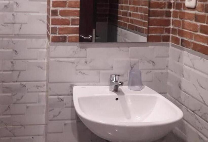 Трехместный Номер Deluxe, Reddoorz Plus @ Doorman Guest House
