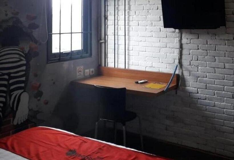 Трехместный Номер Deluxe, Reddoorz Plus @ Doorman Guest House