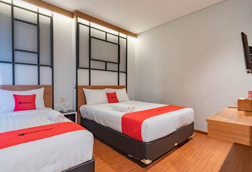 Трехместный Номер Deluxe, Reddoorz Plus @ Doorman Guest House