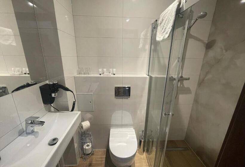 Номер Стандарт, Brassel Apart