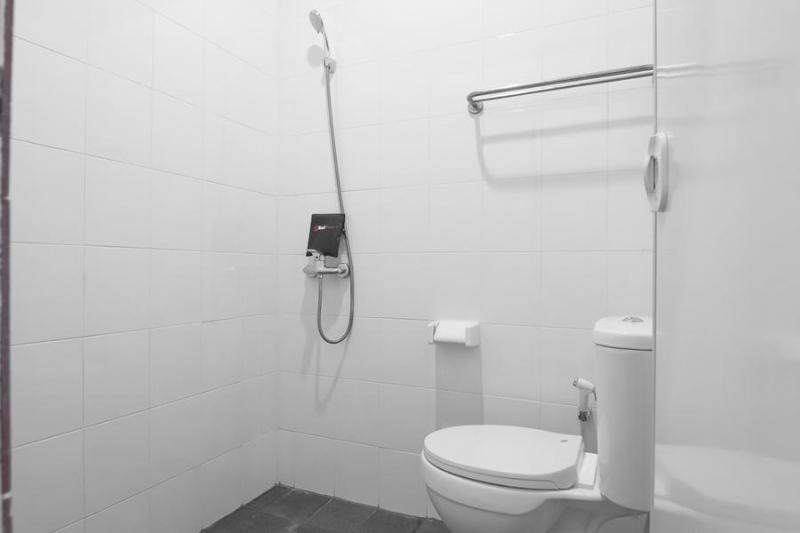 Номер Deluxe, Reddoorz Near Itc Mangga Dua
