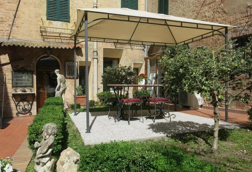 استودیوی استاندارد, Piazza Paradiso Accommodation