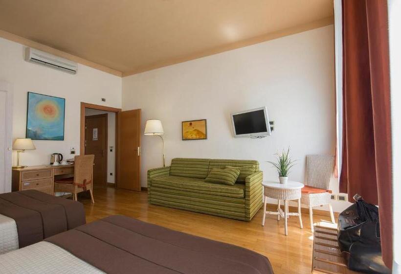 اتاق خانوادگی, Piazza Paradiso Accommodation