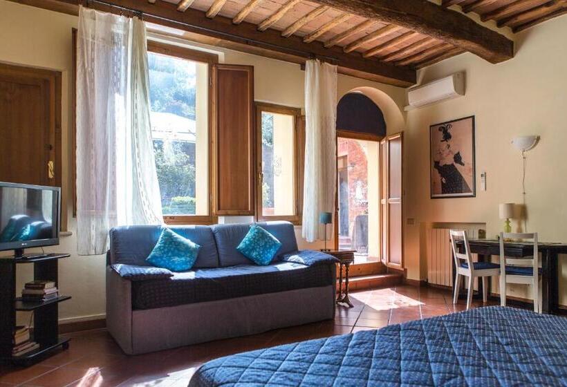 استودیوی استاندارد, Piazza Paradiso Accommodation