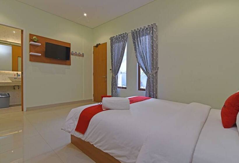 Номер Deluxe, Reddoorz Plus @ Mahendradatta Denpasar