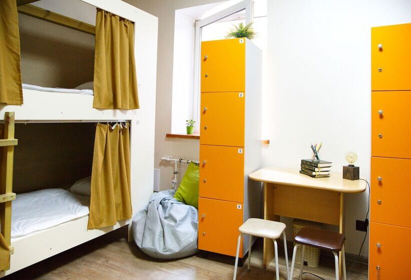 ルームシェアのワンベッド, Proloft Hotel & Hostel