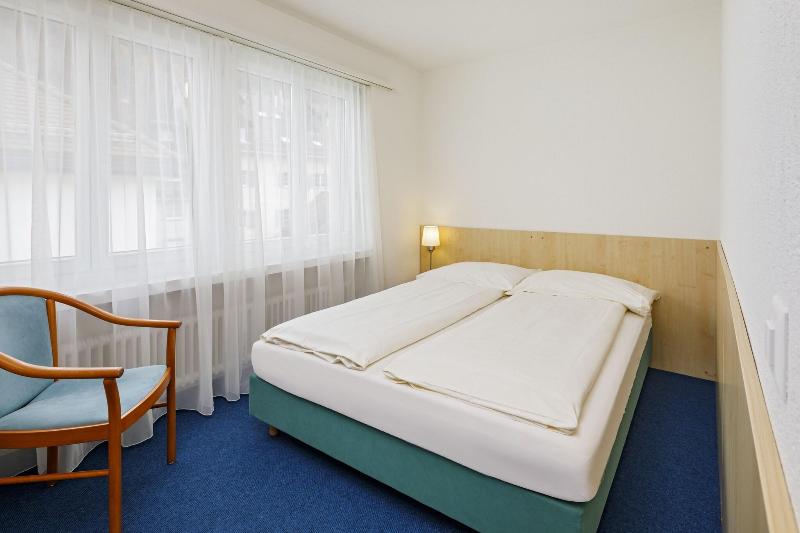 高级三人间, Central Hotel Post