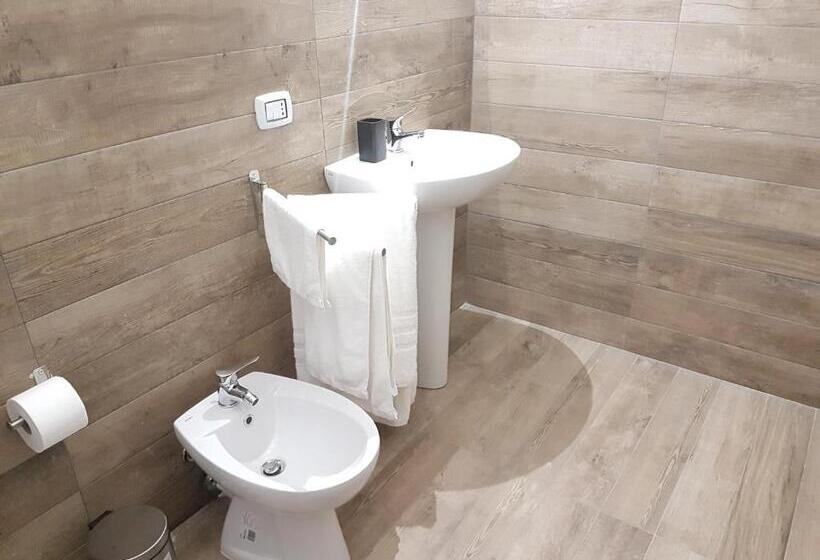 标准间, Maqueda Home