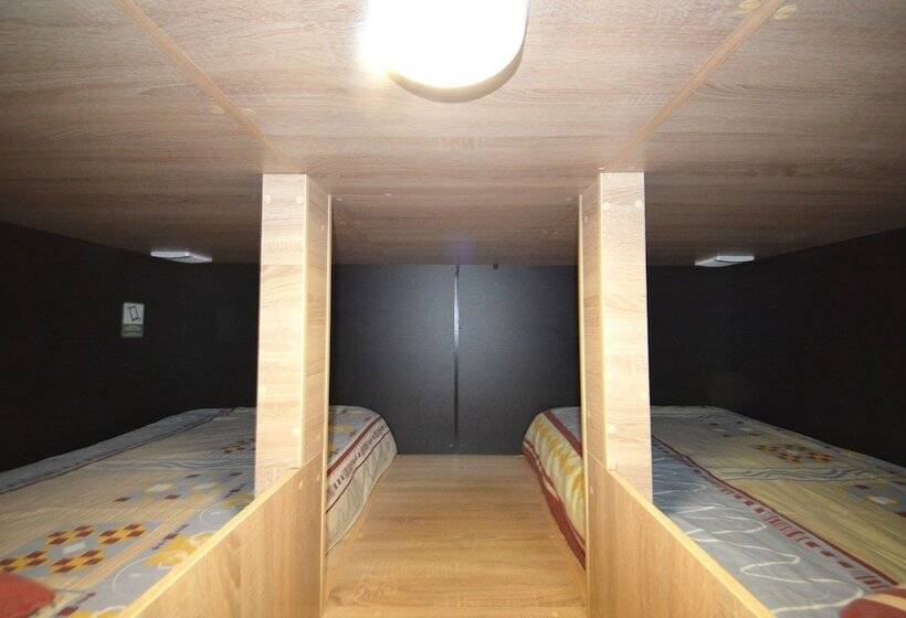 이코노미 트리플 룸, Capsule Hotel Aloha