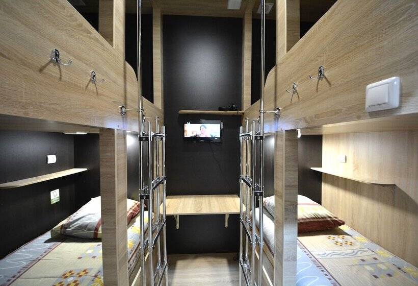 이코노이 4인룸, Capsule Hotel Aloha