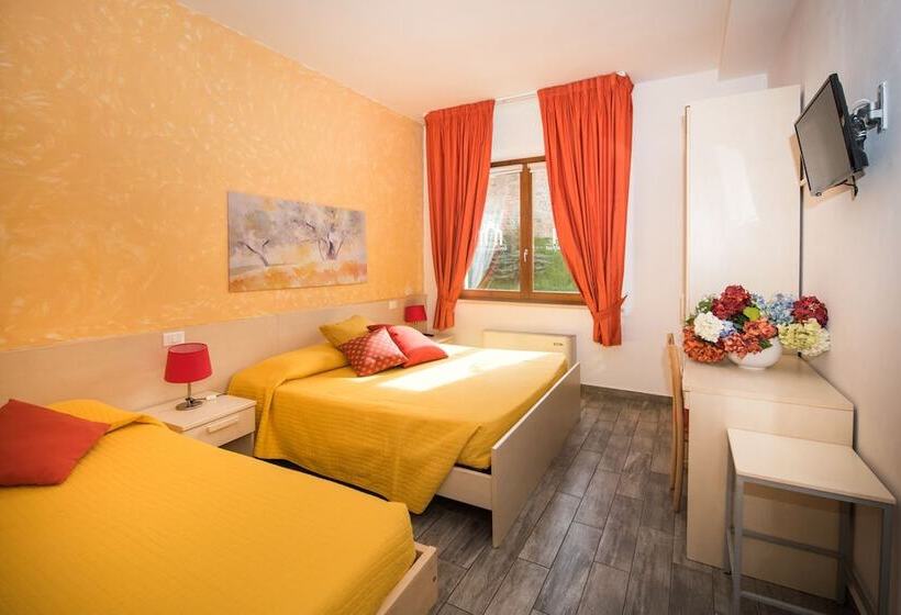 اتاق استاندارد سه نفره, Bed & Breakfast Camollia