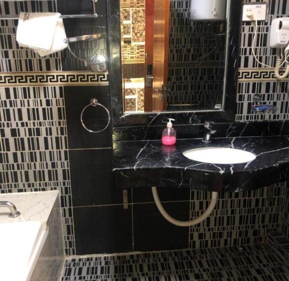 سوییت لوکس, Emmad Furnished