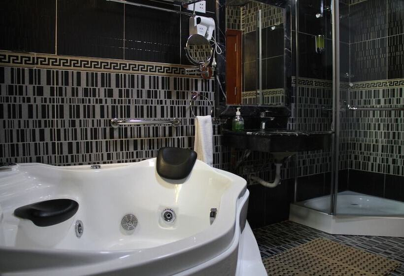 سوییت لوکس, Emmad Furnished
