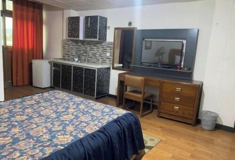 استودیوی استاندارد, Emmad Furnished