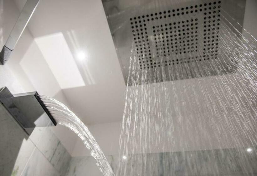 اتاق لوکس با چشم‌انداز دریا, Town House Morgana