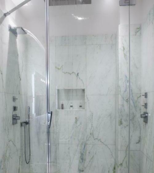 اتاق لوکس با چشم‌انداز دریا, Town House Morgana