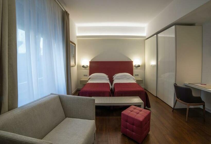 اتاق لوکس با چشم‌انداز دریا, Town House Morgana