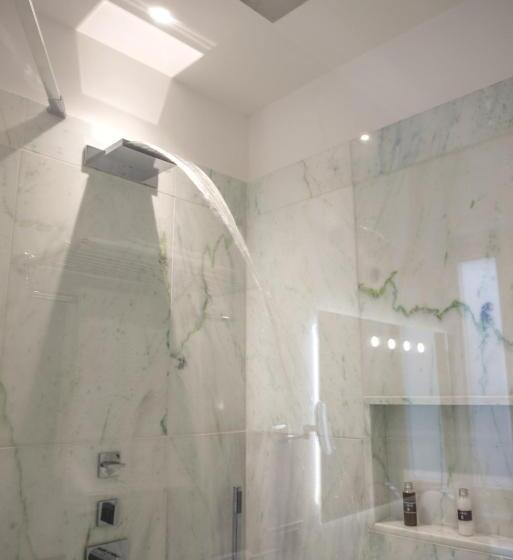 اتاق لوکس با چشم‌انداز دریا, Town House Morgana