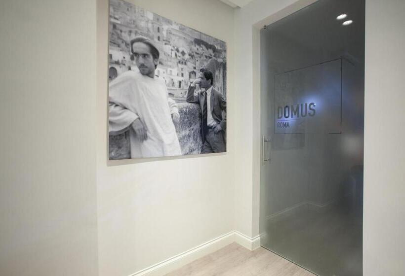 اتاق استاندارد سه نفره, Domus Roma