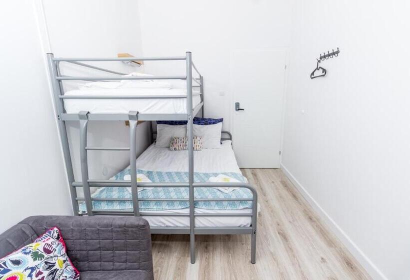 共用浴室的经济型房间, Chillout Hostel