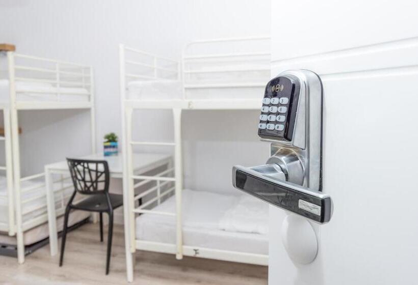 共用房间的床, Chillout Hostel