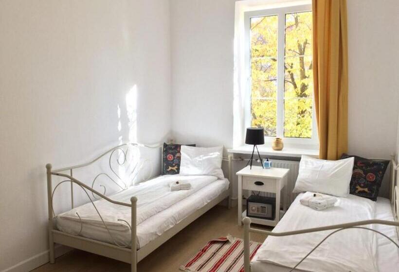 带共用浴室的标准房间, Chillout Hostel