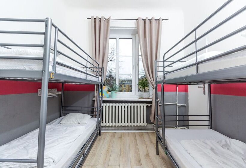 共用房间的床, Chillout Hostel