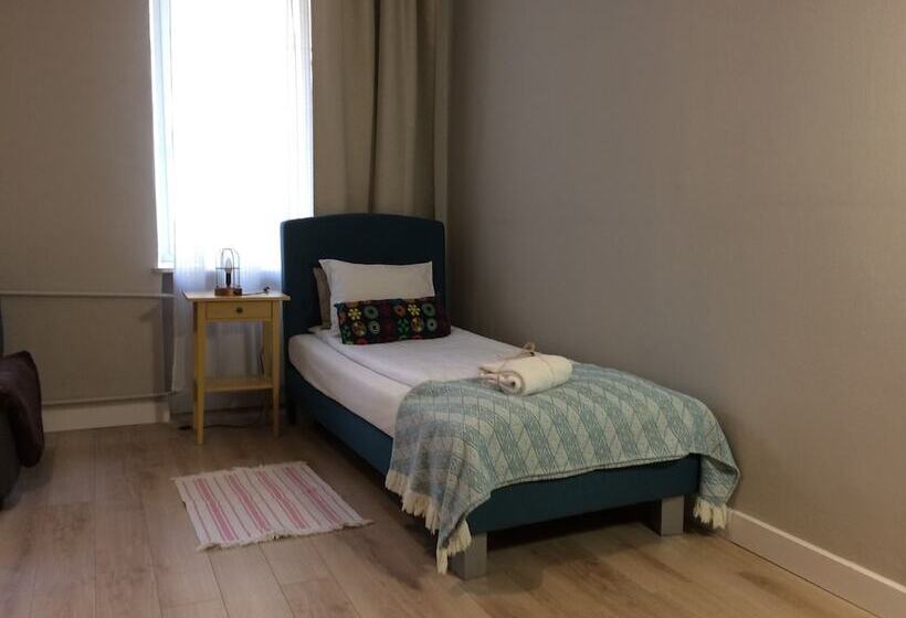 标准单人间, Chillout Hostel