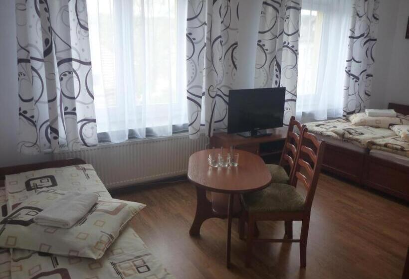 标准三人间, Ośrodek Wypoczynkowy Nad Stawem   Holiday Resort By The Lake   Erholungsheim Am See   Prázdninový Dů