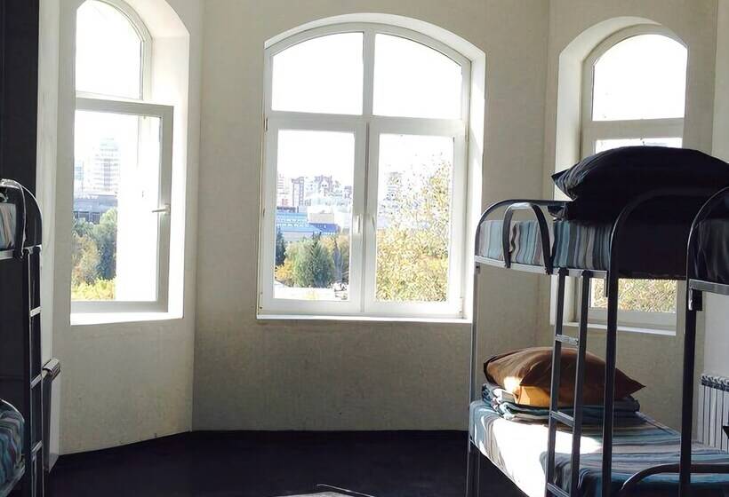 共用房间的床, Red Star Hostel