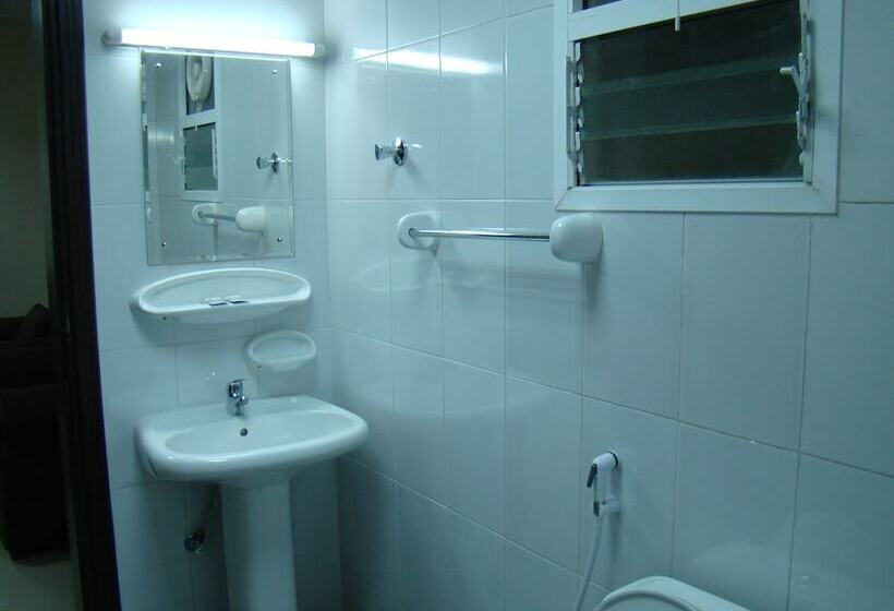 استودیوی استاندارد, Savoy Grand Hotel Apartments