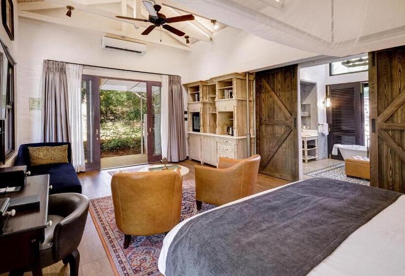 اتاق دلوکس با تخت کینگ و چشم‌انداز, Mbano Manor Hotel Victoria Falls By Mantis