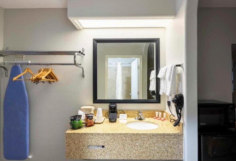 Люкс 3 Спальни, Red Roof Inn Stafford, TX