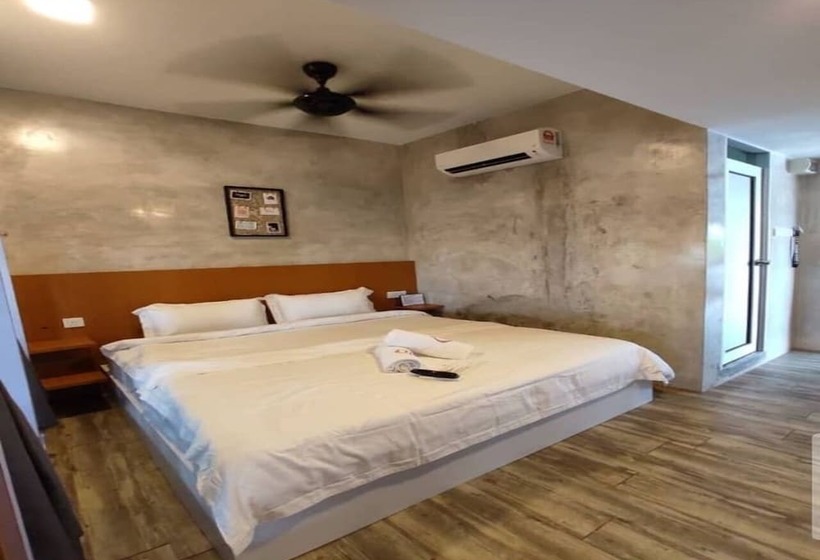 اتاق لوکس با تخت بزرگ, Rick Resort Teluk Intan