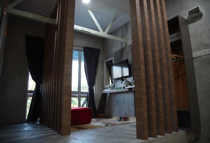 اتاق سوپریور خانوادگی, Rick Resort Teluk Intan