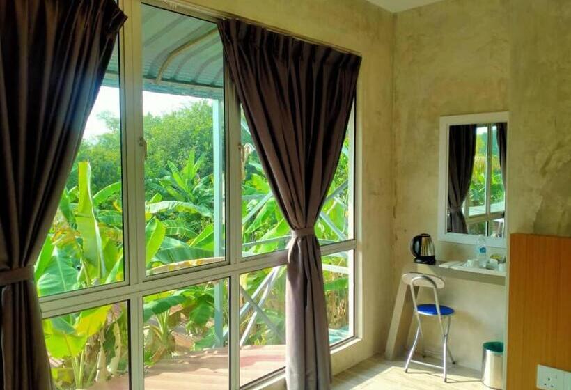 اتاق لوکس با تخت بزرگ, Rick Resort Teluk Intan