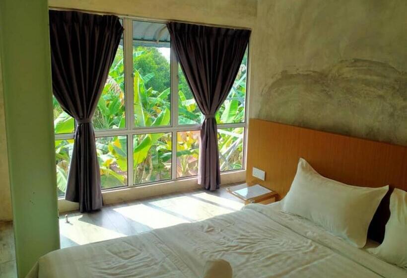اتاق لوکس با تخت بزرگ, Rick Resort Teluk Intan