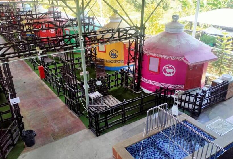 اتاق لوکس با بالکن, Rick Resort Teluk Intan