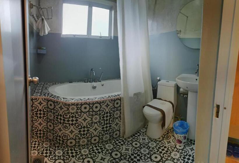 اتاق سوپریور با وان آب گرم, Rick Resort Teluk Intan