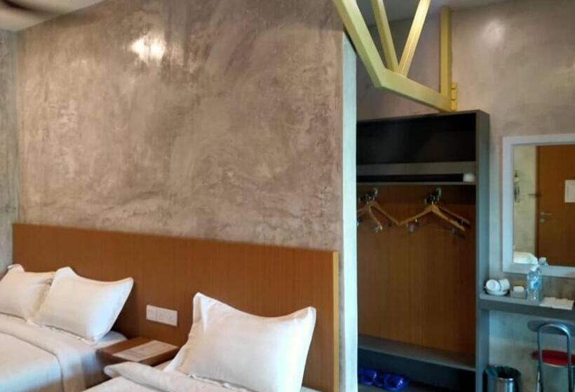 اتاق لوکس سه تخته, Rick Resort Teluk Intan