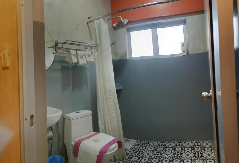 اتاق لوکس سه تخته, Rick Resort Teluk Intan
