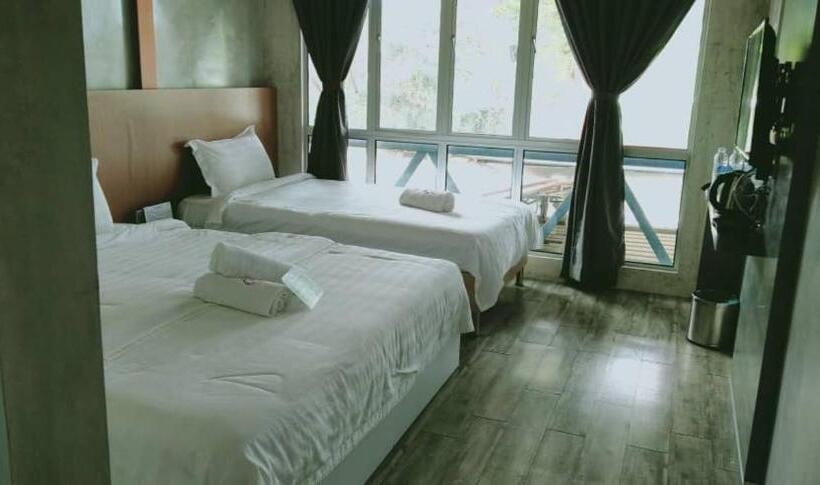 수피리어 트리플 룸, Rick Resort Teluk Intan