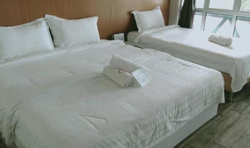 اتاق سوپریور سه تخته, Rick Resort Teluk Intan